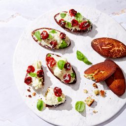 바질 토마토 피낭시에